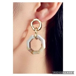 High quality geometric yellow gold/tan marble look, drop earrings